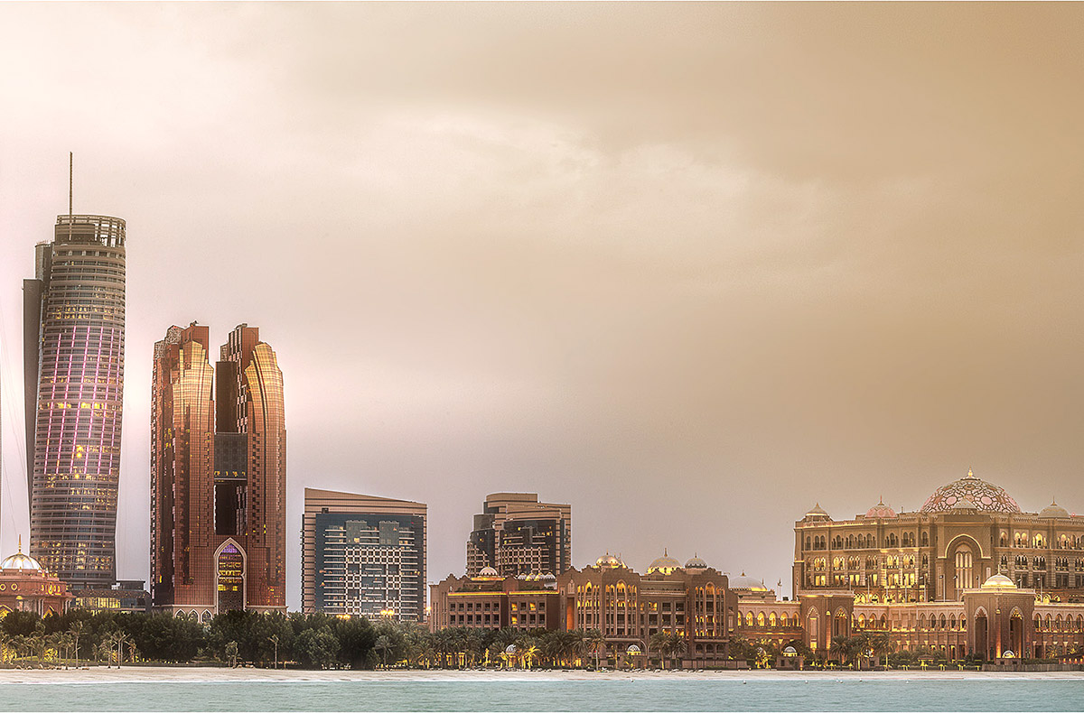 WIDIAN Parfüms -Silhouette einer Stadt in den VEA im Abendlicht